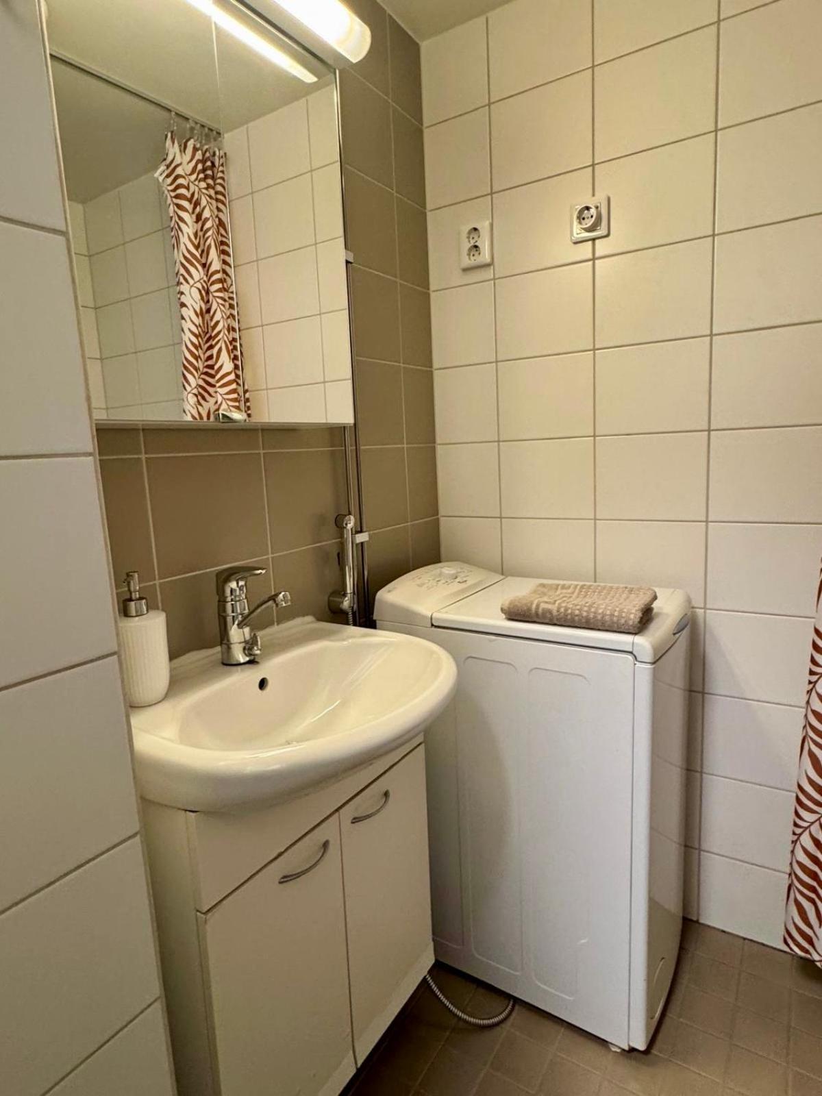 Kiva Majoitus 1-4Hloe, 500M Keskustaan, Parkkipaikka Appartement Oulu Buitenkant foto