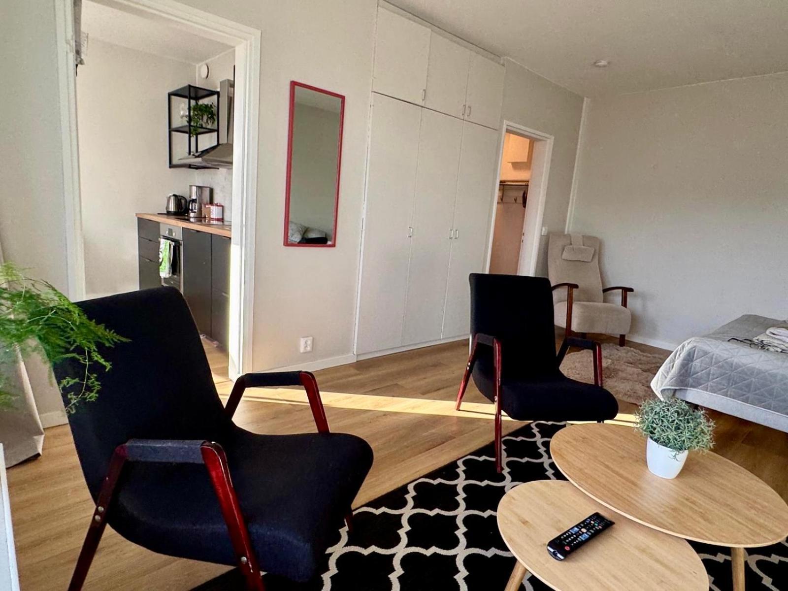 Kiva Majoitus 1-4Hloe, 500M Keskustaan, Parkkipaikka Appartement Oulu Buitenkant foto